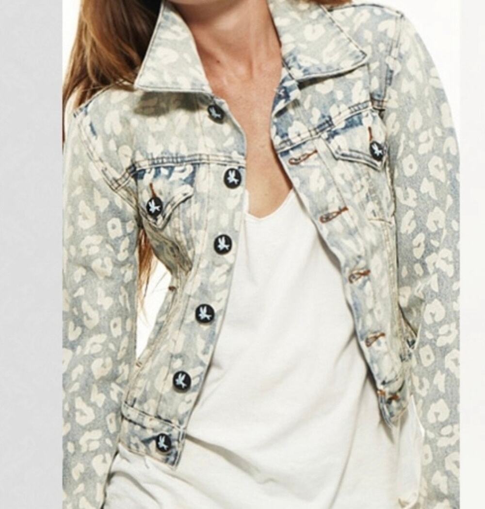 One Teaspoon animal printed denim jacket. Slim fitted.  sz meduim